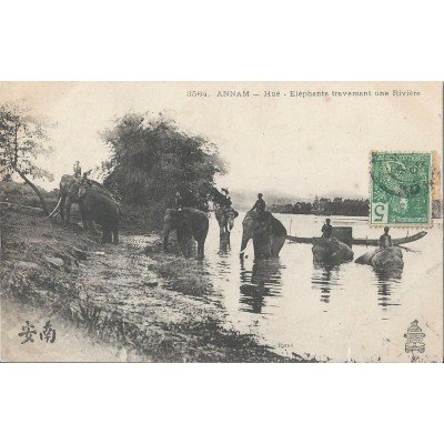 Annam - Hué - Eléphants traversant une Rivière